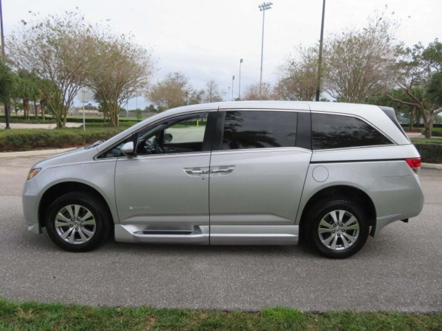 2014 Silver /GRAY Honda Odyssey EX-L (5FNRL5H68EB) with an 3.5L V6 SOHC 24V engine, 6-Speed Automatic transmission, located at 4301 Oak Circle #19, Boca Raton, FL, 33431, (954) 561-2499, 26.388861, -80.084038 - You are looking at Gorgeous Low Mileage 2014 Honda Odyssey EX-L Braunability Freedom Van Handicap Van Wheelchair Van Conversion Van with 25K Original Miles, Power Side Entry Ramp with Kneeling Van Function, Passenger Side Quick Lock System (same as ez lock), Quick Release Front Seats, Tie Down Syste - Photo#25